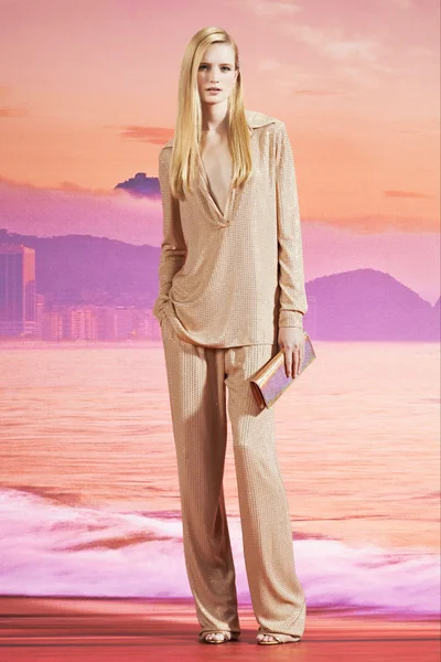 Look 16